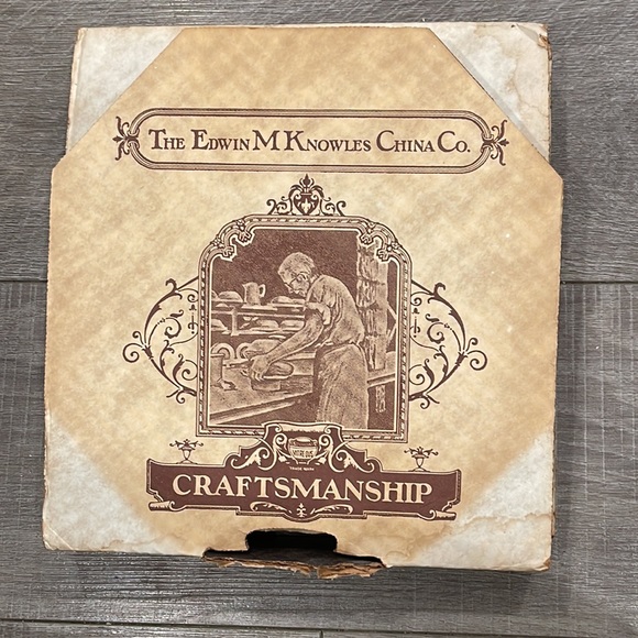 Fascination Collectible First Plate in the Frances Hook Legacy Series Certified - Picture 8 of 8